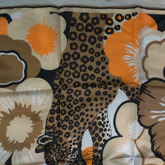 SOLD!! Gorg VTG Burmel 🖤 🤎 🧡 Silk Hand rolled Scarf w Floral and Cheetah - Picture 7 of 7